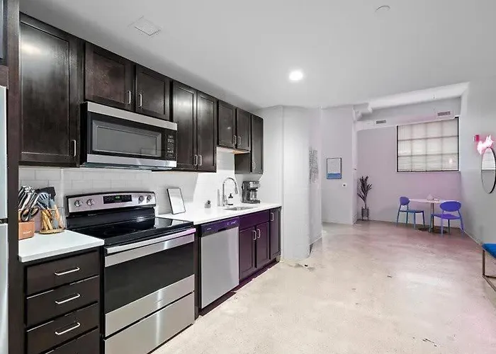 Cozysuites Roomy 1br, Downtown Apartment
